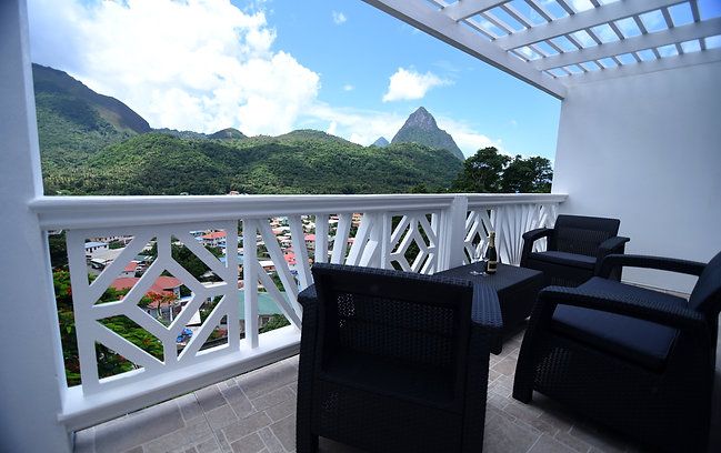 PREMIUM KING SUITE (PITON CAVE)